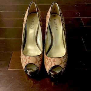 Guess peep toe pumps